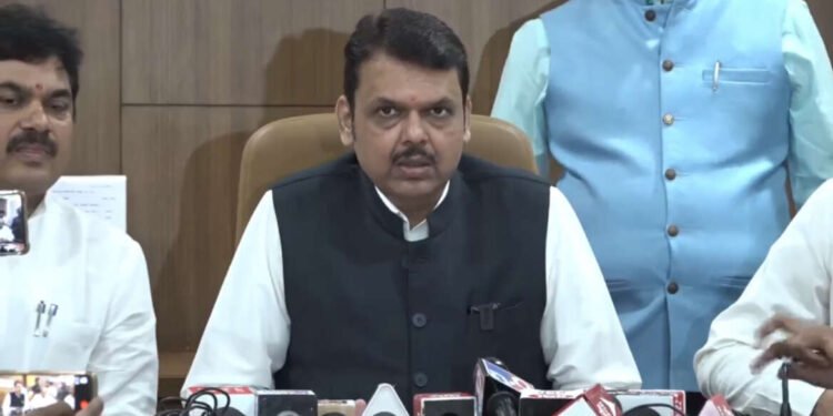 देवेंद्र फडणवीस यांचा अहमदनगर जिल्ह्याचा आढावा, जलयुक्त शिवार बाबत माहिती….