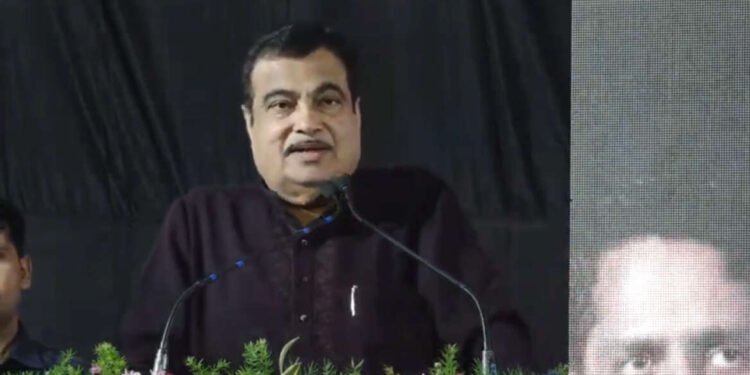 नितीन गडकरी, OFROT चेंबर आणि फाउंडेशन कार्यालय, नागपूरच्या नवीन इमारतीचे उद्घाटन करताना…..