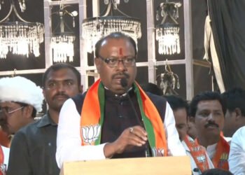 LIVE | सोलापूर येथे प्रदेशाध्यक्ष चंद्रशेखर बावनकुळे भाजपा महाबैठक कार्यक्रमास संबोधित करताना….