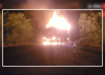 जळगावात बर्निंग ट्रकचा थरार….सावदा – वाघोदा रस्त्यावर आयशर ट्रक ला आग….