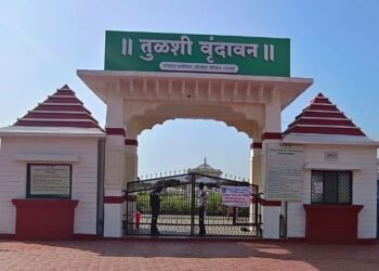 पंढरपूरच्या तुळशी वृंदावनातील संतांची मंदिरं धोक्यात; दोन महिन्यात दोन मंदिरे कोसळली? इतर मंदिरांचं काय?