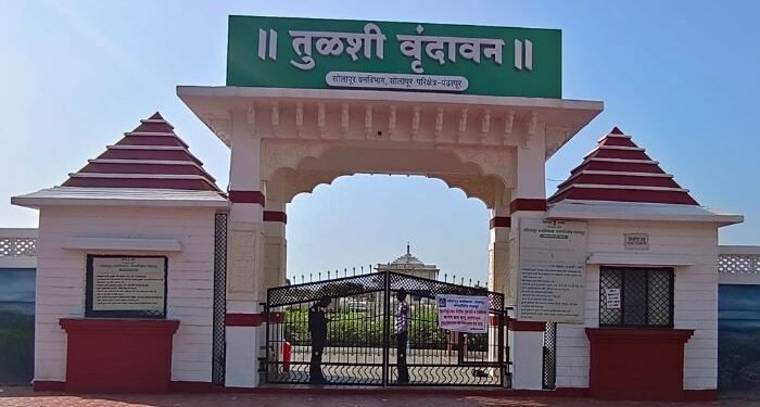 पंढरपूरच्या तुळशी वृंदावनातील संतांची मंदिरं धोक्यात; दोन महिन्यात दोन मंदिरे कोसळली? इतर मंदिरांचं काय?