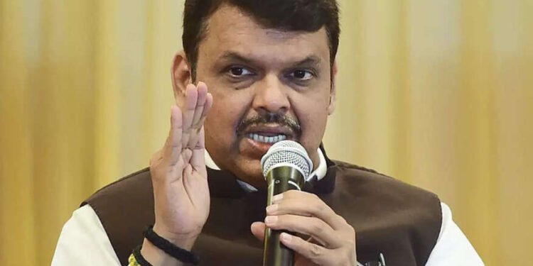 शरद पवार यांच्या राजीनाम्या नंतर फडणवीस यांची पहिली प्रतिक्रिया…..