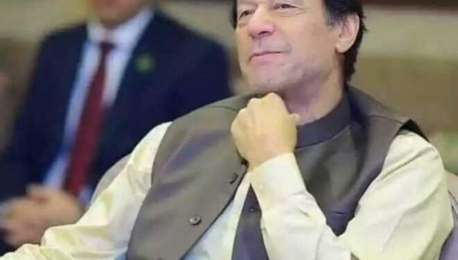 पाकिस्तानचे माजी पंतप्रधान इम्रान खान यांना भ्रष्टाचाराच्या आरोपाखाली अटक….