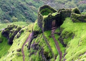 छत्रपती शिवाजी महाराजांनी स्वराज्याचे तोरण बांधलेल्या तोरणा गडावर ऐतिहासिक ठेवा, गूढ उकललं….