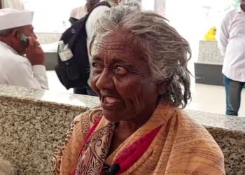 सौंदर्यानं तमाशा रसिकांना घायाळ केलं, टाळ्या अन् शिट्या, आता लावणीसम्राज्ञीवर भीक मागण्याची वेळ….