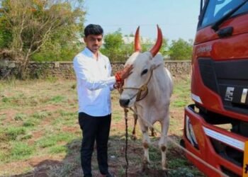 बीड :- खडकत गावातील बेकायदेशीर कत्तलखाण्यावर पोलिसांच्या मदतीने छापा…..