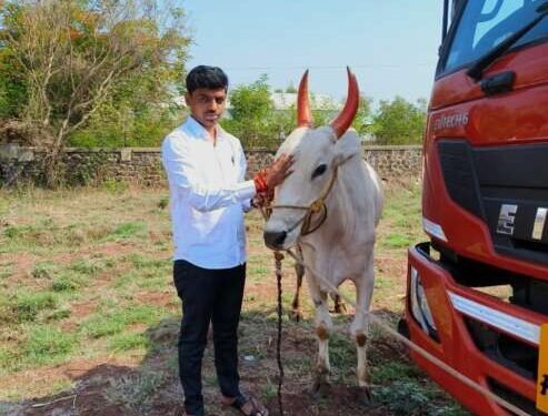 बीड :- खडकत गावातील बेकायदेशीर कत्तलखाण्यावर पोलिसांच्या मदतीने छापा…..