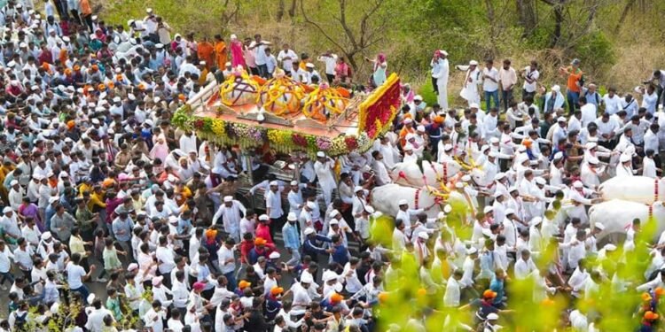 माऊलींचा दिमाखदार पालखी सोहळा, दिवे घाटातून प्रवास करतानाचे मनोहारी क्षण..!