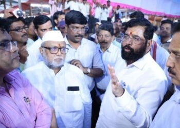 पंढरपुरातील कामात त्रुटी आढळल्यानं मुख्यमंत्र्यांनी अधिकाऱ्यांना सुनावलं….
