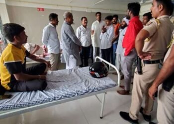 नांदेड :- प्राणघातक हल्ल्यात गंभीर जखमी असलेल्या गोरक्षक बंधुची विचारपूस – शिवशंकर स्वामी