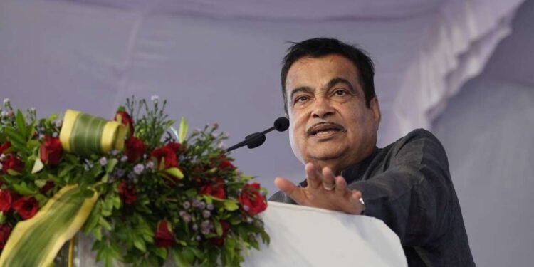 भंडारा :- भाजप सरकारच्या 9 वर्षांच्या कामगिरीबद्दल जाहीर सभेला संबोधित करताना….