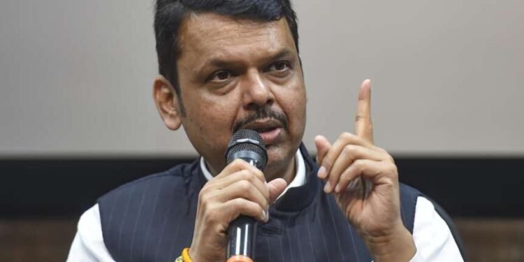 अचानक एवढ्या औरंग्याच्या अवलादी कुठून पैदा झाल्या ? देवेंद्र फडणवीस…..