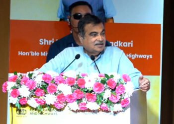 चरण स्पर्श फाउंडेशन, नवी दिल्ली आयोजित रस्ता सुरक्षा जनजागृती मोहिमेच्या पुरस्कार सोहळ्यात……