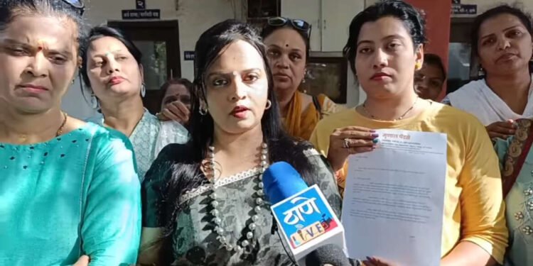 जितेंद्र आव्हाडांच्या विरोधात भाजप महिला आघाडी आक्रमक….