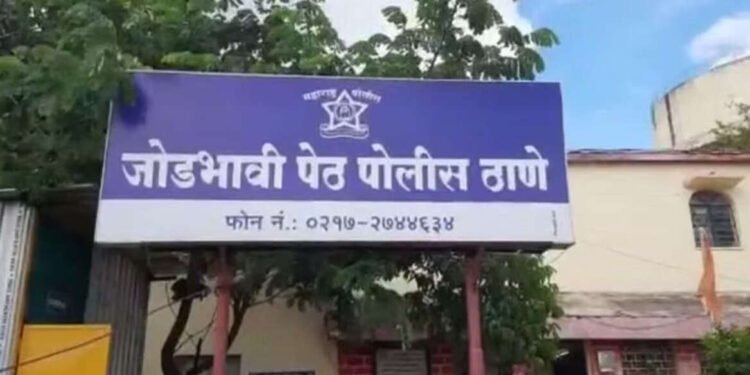 औरंगजेबचे स्टेटस सोशल मीडियावर- साेलापूरात युवकावर गुन्हा दाखल….