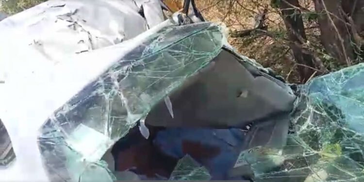 अंबाजोगाई येथील दोन डॉक्टरांचा कार अपघातात मृत्यू…..