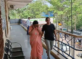 लाच घेतली अन् लाज घालवली, नाशिकमध्ये आणखी एक महिला अधिकारी रंगेहाथ जाळ्यात….