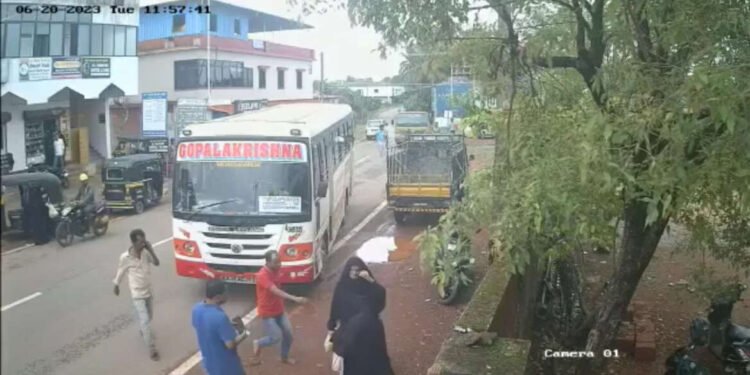 प्रसंगवधान म्हणजे काय ते या बस चालकाकडून शिकायला हवे….. व्हिडिओ -वायरल…!