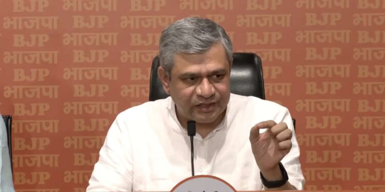 Live :- केंद्रीय मंत्री अश्विनी वैष्णव नवी दिल्लीतील पक्षाच्या मुख्यालयात पत्रकार परिषदेत…..