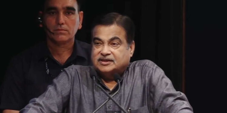 ग्रीन उर्जा कॉन्क्लेव्ह आणि ग्रीन ग्लोब अवॉर्ड्सच्या तिसऱ्या आवृत्तीला संबोधित करताना….