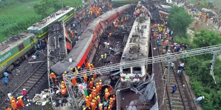 कोरोमंडल एक्स्प्रेस भीषण रेल्वे अपघाताची भयावह ड्रोन दृश्यं…..