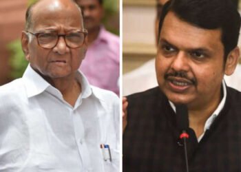 1977 साली फडणवीस कदाचित प्राथमिक शाळेत होते : शरद पवार