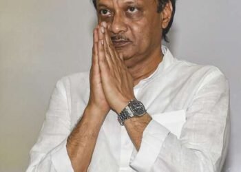 मला महाराष्ट्रातील राजकारणात रस, नाराज नाही ; अजित पवारांची पहिली प्रतिक्रिया…..