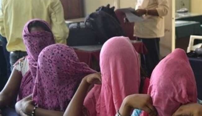 सोलापुरात ‘वेश्याव्यवसाय’ अन् तो पण ‘घरगुती’ | पोलीस पोहचले तेव्हा चक्क तरुणी….अन् निराळाचं कार्यक्रम