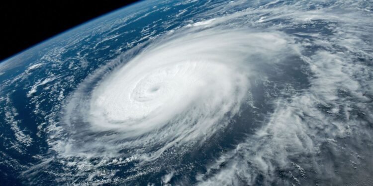 मुंबईसह कोकण किनारपट्टीला अलर्ट! चक्रीवादळ येणार, अरबी समुद्रात मोठी घडामोड…..