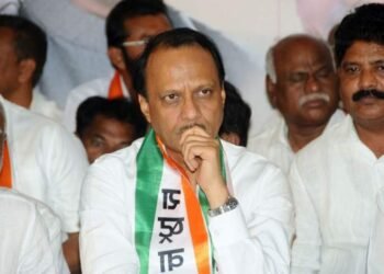 पहाटेचा शपथविधी अखेर साक्षात उतरला!