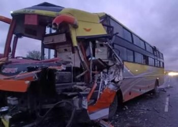 बुलढाण्यातील घटनेनंतर साताऱ्यात खासगी बसचा अपघात, ट्रॅव्हल्सची कंटेनरला पहाटे धडक अन् अनर्थ…