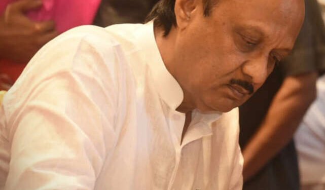 अजित दादांकडून इतिहासाची पुनरावृत्ती, पवारांनीही विरोधी पक्षातून सत्तेत उडी मारली होती