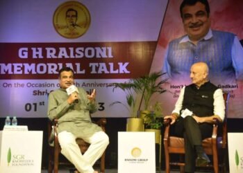 रायसोनी ग्रुप, नागपूर आयोजित जीएच रायसोनी मेमोरियल टॉक कार्यक्रमाला संबोधित करताना…..