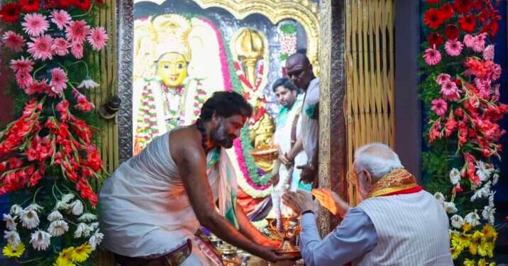 पंतप्रधान नरेंद्र मोदिनीं घेतले माँ भद्रकालीचे चे दर्शन….