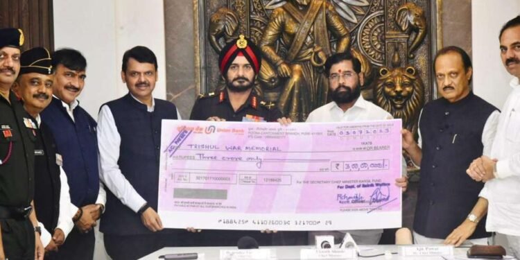 त्रिशूल युध्द स्मारकाच्या दर्जा उन्नतीसाठी मुख्यमंत्री एकनाथ शिंदे यांच्या हस्ते ३ कोटीचा निधी सुपूर्द