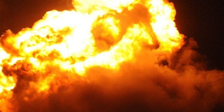 सोलापूर :- MIDC परिसरातील रूपम टेक्स्टाईल मध्ये सिलेंडरचा स्फोट – तिघांचा होरफळून मृत्यू ….