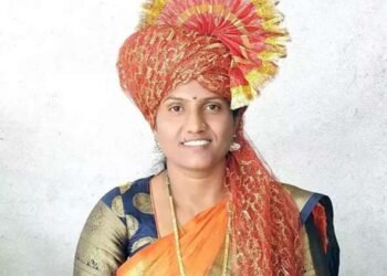 सोलापुर :- नवरा शेतकरी पत्नी PSI झाली; घर-संसार सांभाळून जिद्दीच्या जोरावर यश…..