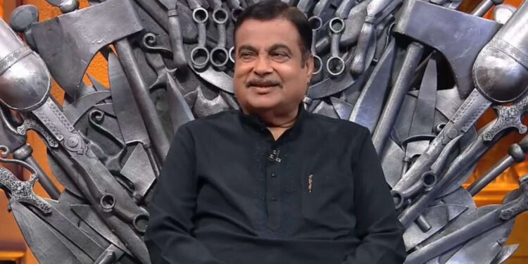 नितीन गडकरी ‘खुप्ते तिथे गुप्ते’ कार्यक्रमातून..