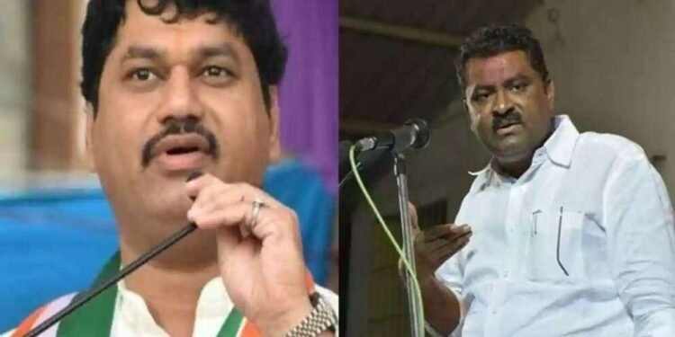 उशिरा येणाऱ्या मंत्र्यांना समज द्या, मुंडेंच्या गैरहजेरीनं सुरेश धस सभागृहातच बरसले….