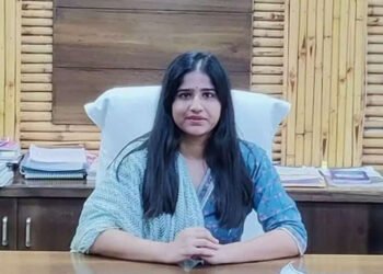 जालन्याच्या सीईओंचा पालकांसमोर आदर्श, मुलासाठी निवडली जिल्हा परिषदेची अंगणवाडी….