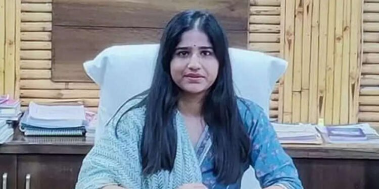 जालन्याच्या सीईओंचा पालकांसमोर आदर्श, मुलासाठी निवडली जिल्हा परिषदेची अंगणवाडी….