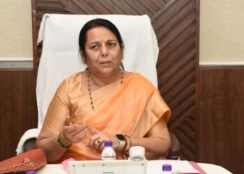 उद्धव ठाकरेंची साथ का सोडली, आदित्यना सल्ला आणि रश्मी वहिनींना प्रेमाची साद, नीलम गोऱ्हे ठाकरेंविषयी भरभरून बोलल्या….