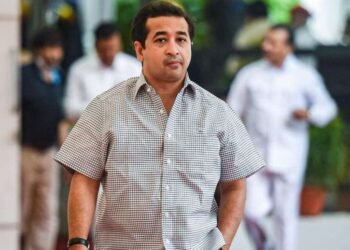 नितेश राणे जिथं दिसाल तिथं काळं फासणार; तृतीयपंथी समाज आक्रमक….