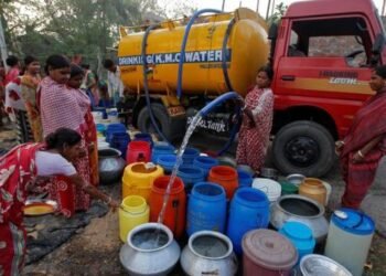 सोलापूर जिल्हा अद्याप तहानलेलाच; माळशिरस आणि सांगोल्यात नऊ टँकर सुरू…..