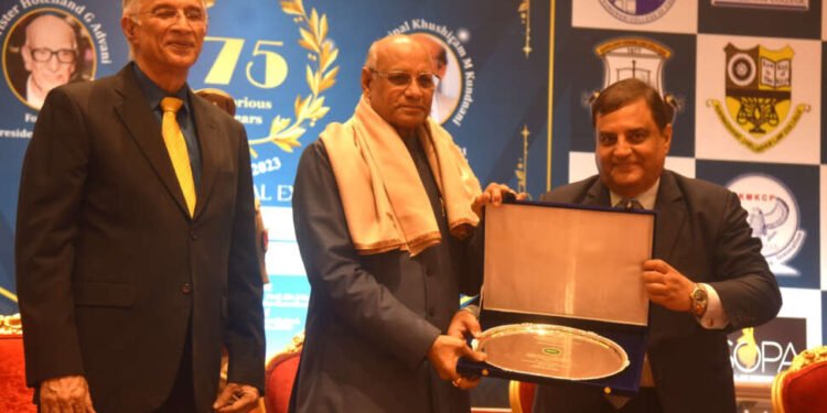 आदिवासी आश्रम शाळेची दुरावस्था, १ ते १० वर्गाला दोनच शिक्षक