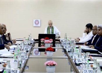 देशातील एक लाख लोकांना इन्कम टॅक्सची नोटीस