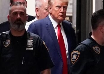 अमेरिकेचे माजी राष्ट्राध्यक्ष डोनाल्ड ट्रम्प यांना अटक आणि सुटका