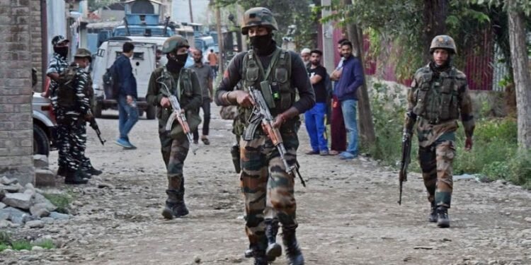 जम्मू-काश्मीर : पुलवामा चकमकीत 2 दहशतवादी ठार