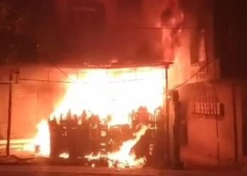 ठाणे : भिवंडीत तीन मजली इमारतीला भीषण आग
